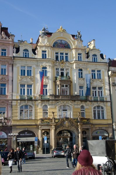 Prague101511-6805.jpg - Gold Arch building: former City insurance company - now the building of the Ministry for Regional Development, part of Old Town Square