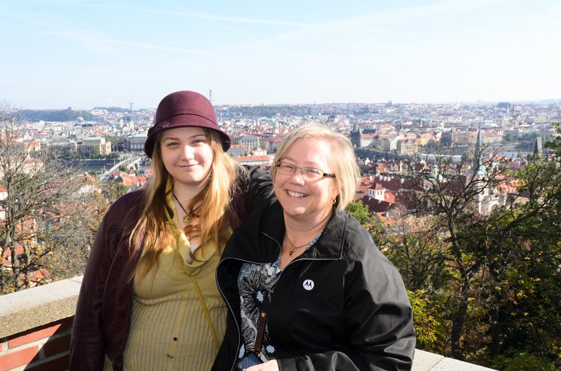 Prague101511-6967.jpg - Liz, Cathie at the Starý královský palác / Old Royal Palace