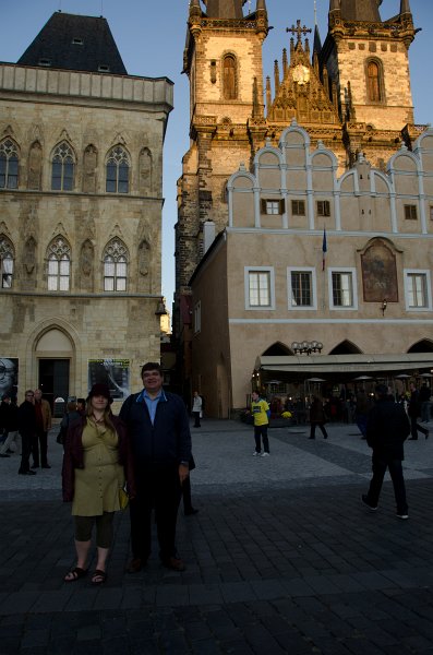 Prague101511-7161.jpg - Liz, Jack. Týnský Chrám / Church of Our Lady before Týn, Dům U Kamenného zvonu / The Stone Bell House (left). Old Town Square