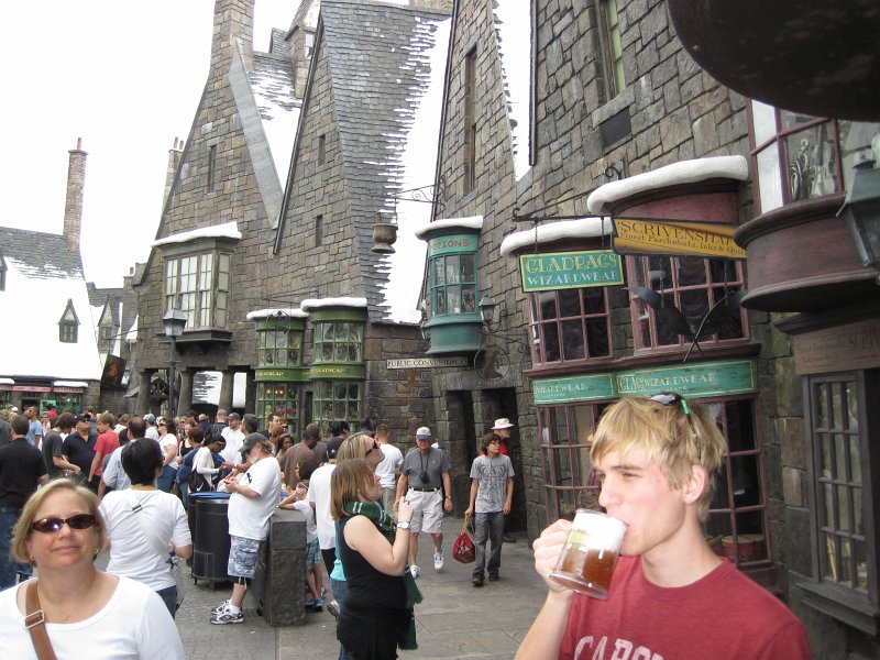 UniversalStudio030511-2325.jpg - Butter Beer! at Harry Poter's World