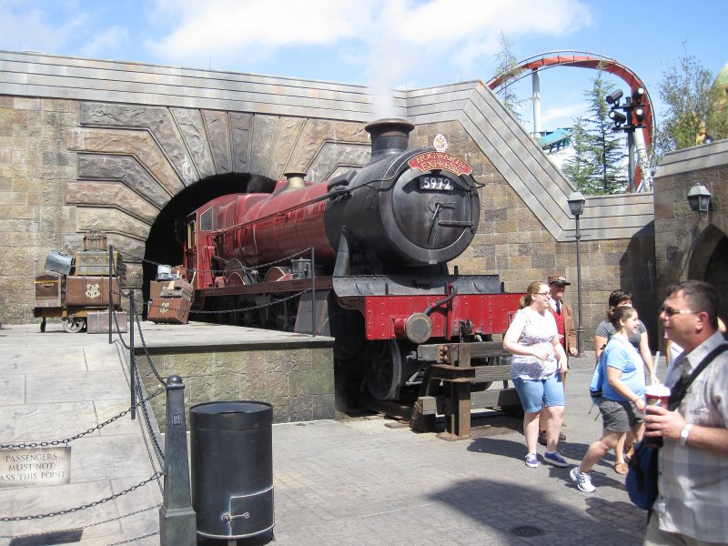 UniversalStudio030511-2361.jpg - Hogsmeade Station, Harry Potter World
