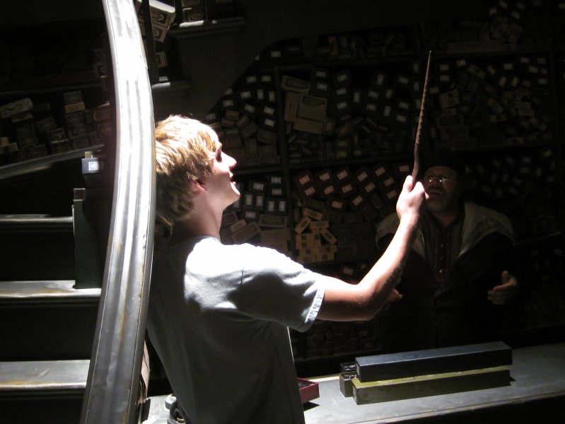 UniversalStudio030511-2348.jpg - Ollivanders, Harry Potter World