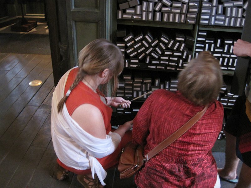 UniversalStudio030511-2351.jpg - Ollivanders, Harry Potter World