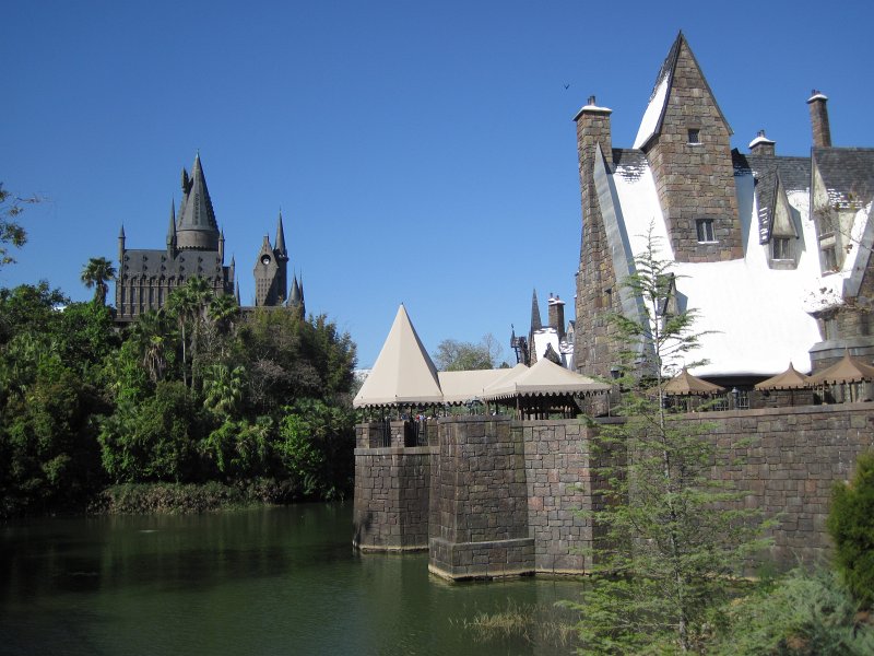 UniversalStudio030511-2408.jpg - Hogwarts (left), Hosmeade (right), Harry Potter World