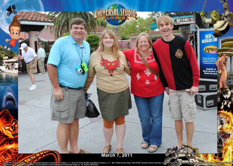 UniversalStudiosEntrance.jpg - Family Photo,Universal Studios Entrance