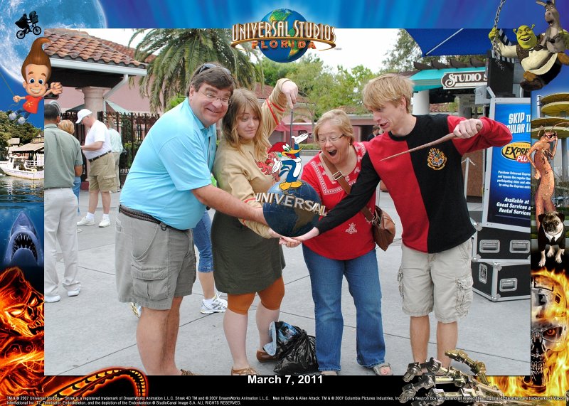 UniversalStudiosEntranceB.jpg - Family Photo,Universal Studios Entrance