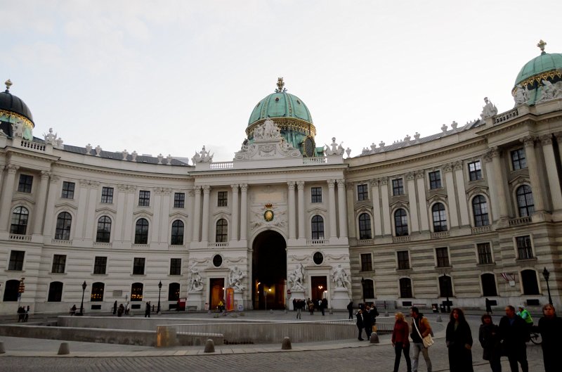 Vienna101311-6627.jpg - Michaelertor Gate, Hofburg Palace, Michaelertrakt / Michael Wing