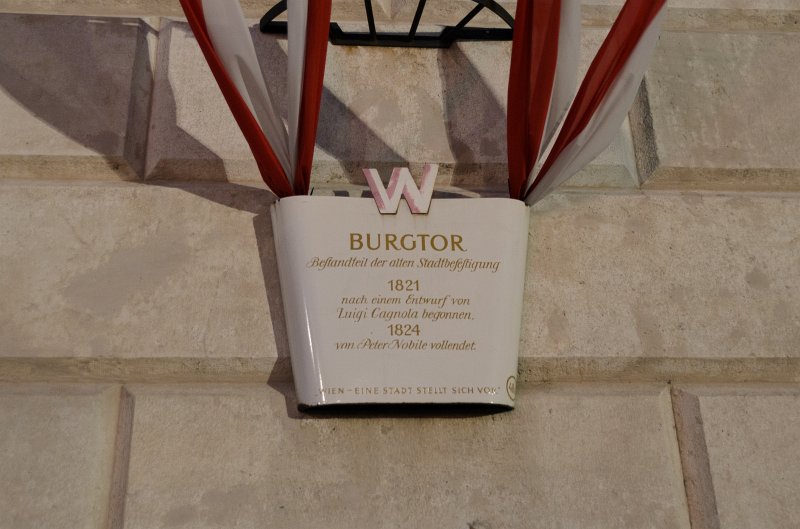 Vienna101311-6662.jpg - Äußeres Burgtor / Outer Castle Gate to Hofburg Castle