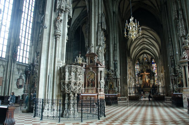 Vienna101311-6340.jpg - Pulpiit (left), facing toward main alter in the Interior of Stephansdom / St. Stephen's Cathedral