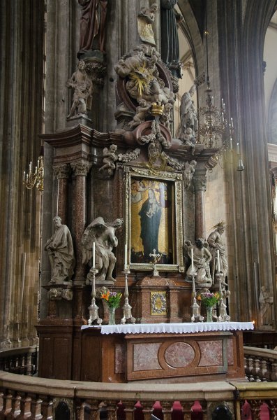 Vienna101311-6341.jpg - Der Alte Frauenaltar / Old Women Alter, Stephansdom / St. Stephen's Cathedral
