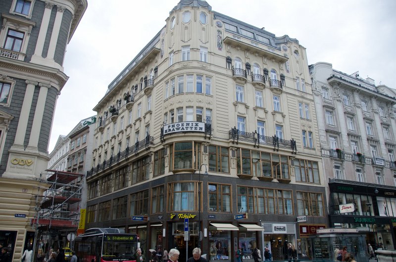 Vienna101311-6368.jpg - Phoenix Krawatten on Der Graben