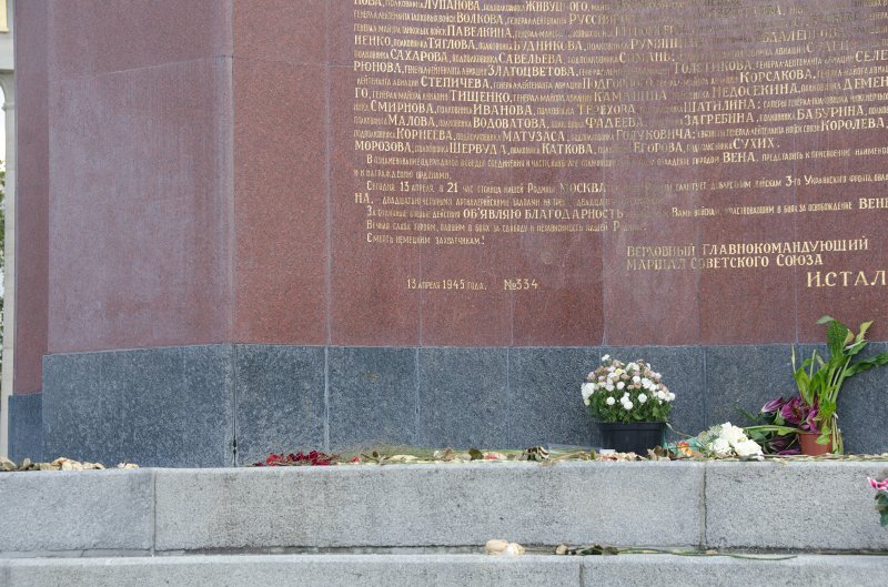 Vienna101311-6422.jpg - Soviet War Memorial in Schwarzenbergplatz