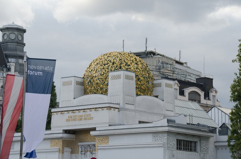 Vienna101311-6429.jpg - Secession Art Museum, golden  gilt laurel leaves dome