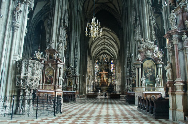Vienna101311-6338.jpg - Pulpiit (left), facing toward main alter in the Interior of Stephansdom / St. Stephen's Cathedral