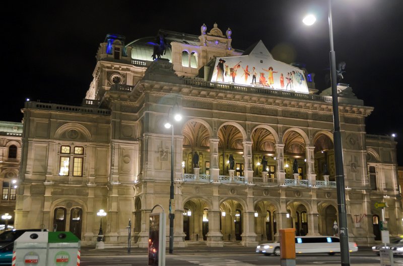 Vienna101311-6701.jpg - Wiener Staatsoper/ Vienna State Opera