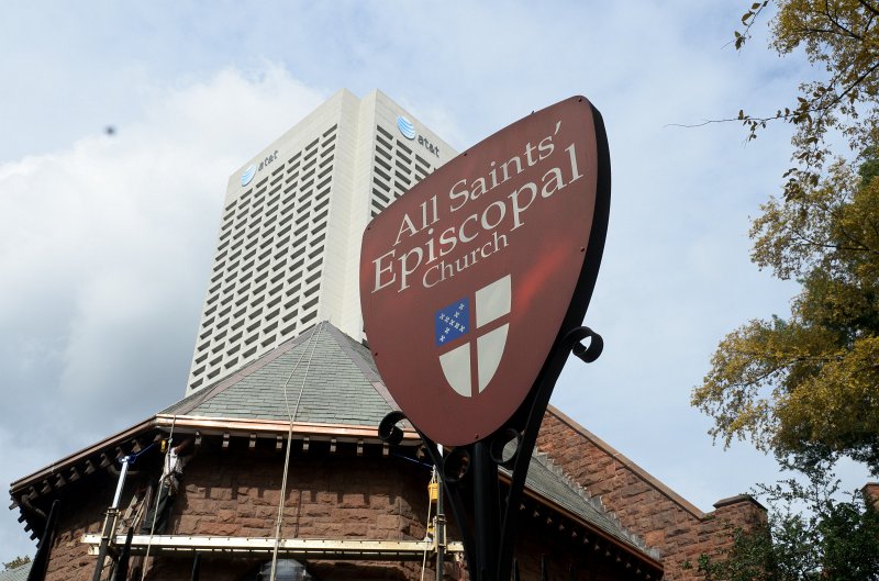 Atlanta092011-6009-2.jpg - All Saints' Episcopal Church, AT&T Building, background