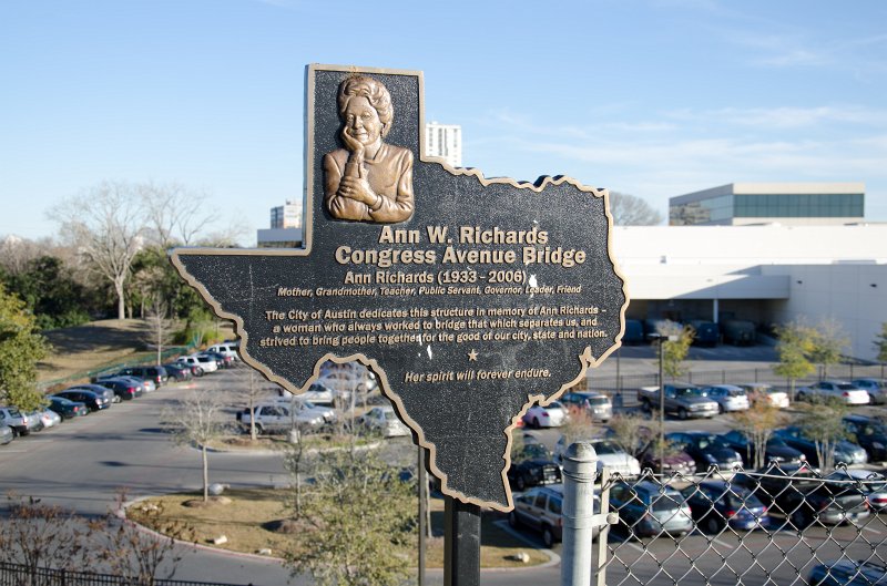 Austin012411-0440.jpg - Congress Avenue Bridge