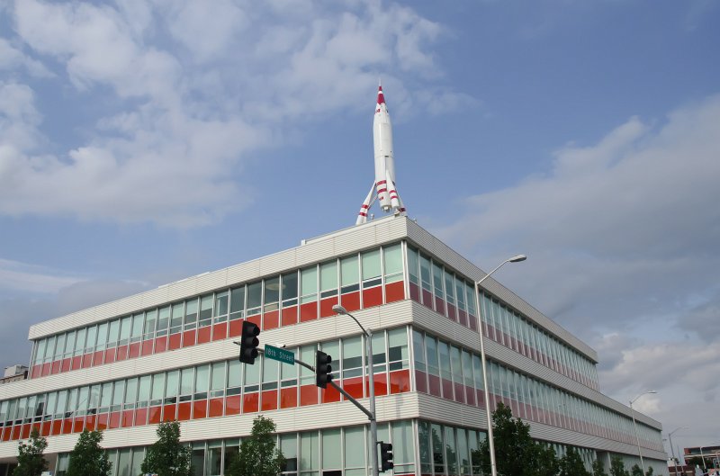 KansasCity062011-3981.jpg - TWA Corporate Headquarters' Building, with TWA Moonline II rocket