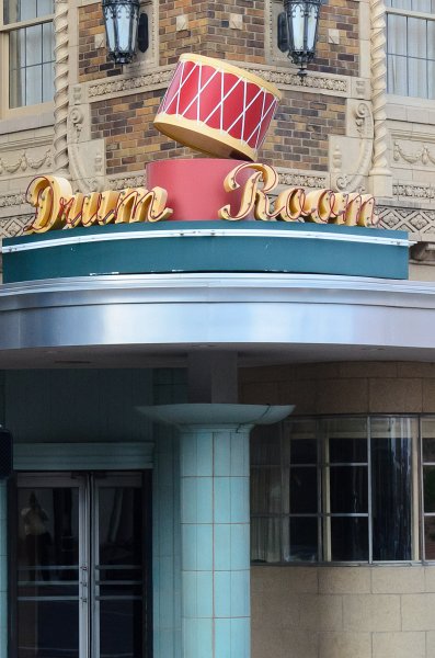 KansasCity062011-3994.jpg - Drum Room of the President Hotel