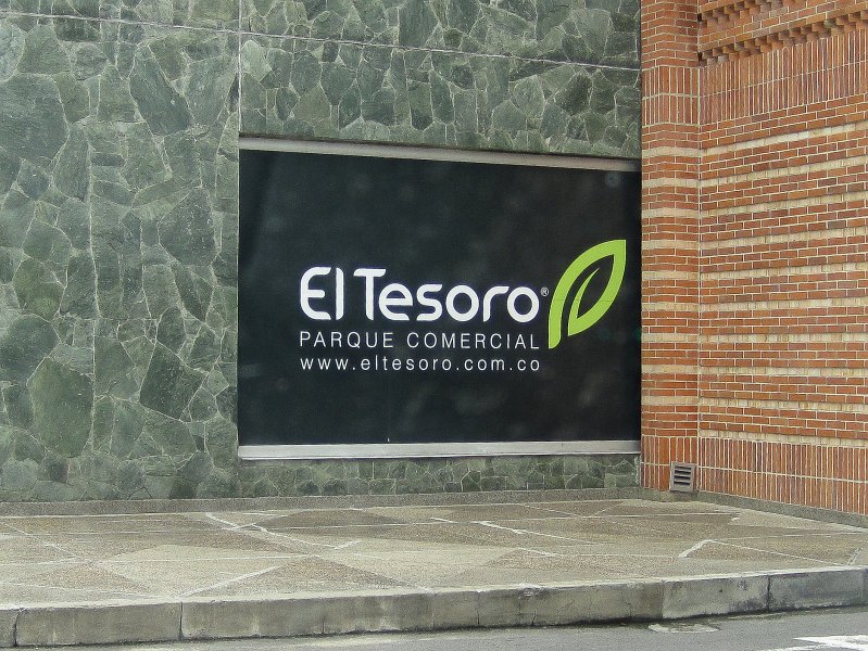 Medellín040411-2446.jpg - Drive  streets of El Poblado area of Medellin from UNE Offices to El Tesoro Parque Comercial