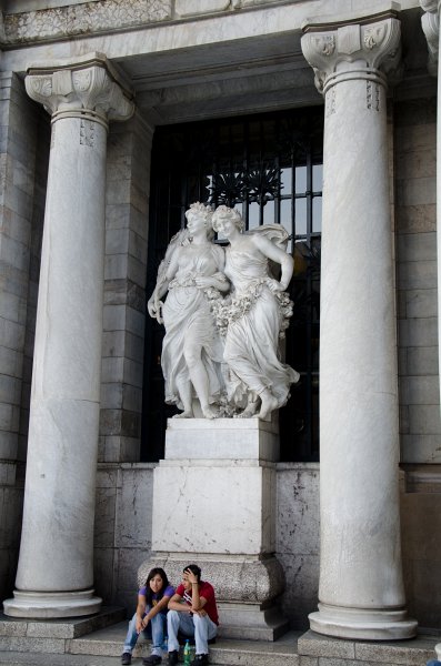 MexicoCity011011-0218.jpg - "La Juventud (Youth)" de Andre Allar