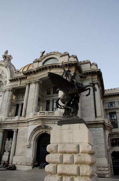 MexicoCity011011-0221.jpg - "Pegasos," Agustin Querol with Palacio de Bellas Artes, background