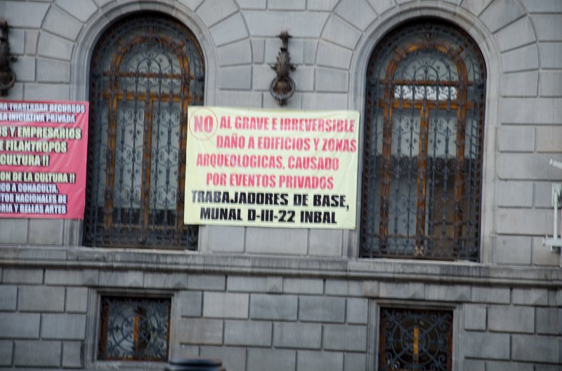 MexicoCity011011-0234.jpg - No Al grave E irreversible dano a edificios y zonas arqueologicas causado por evento privados Trabajaddres de base, Munal D-III-22 Inbal / In severe and irreversible damage Al buildings and archaeological sites caused by event-based private Trabajaddres, MUNAL D-III-22 Inbal
