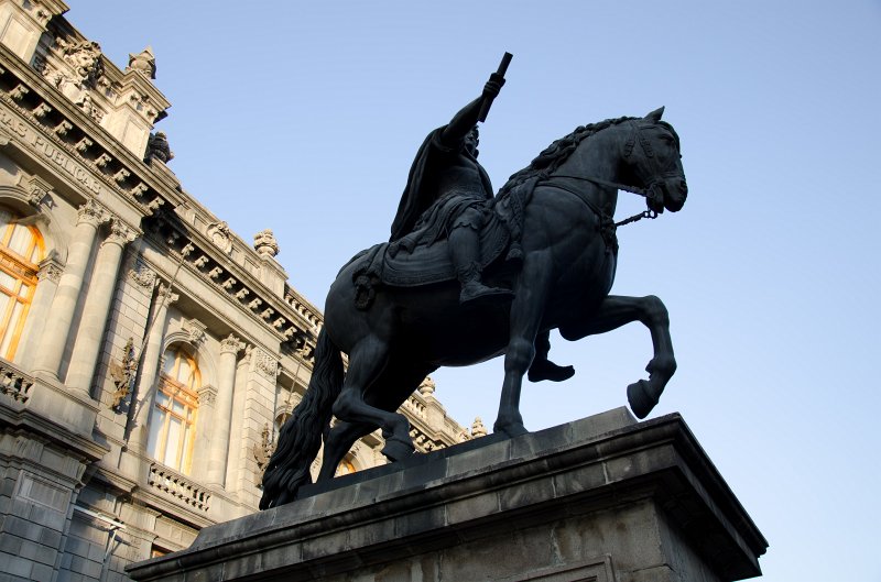 MexicoCity011011-0240.jpg - Museo Nacional de Arte - Statue of King Carlos IV of Spain by Manuel Tolsá