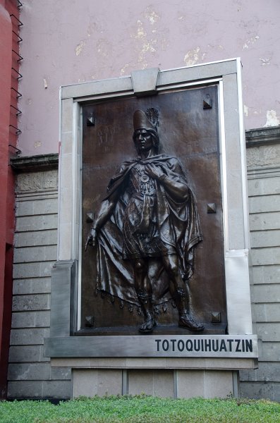 MexicoCity011011-0253.jpg - Museo del Ejercito / Army Museum: Totoquihuatzin Aztec Leader