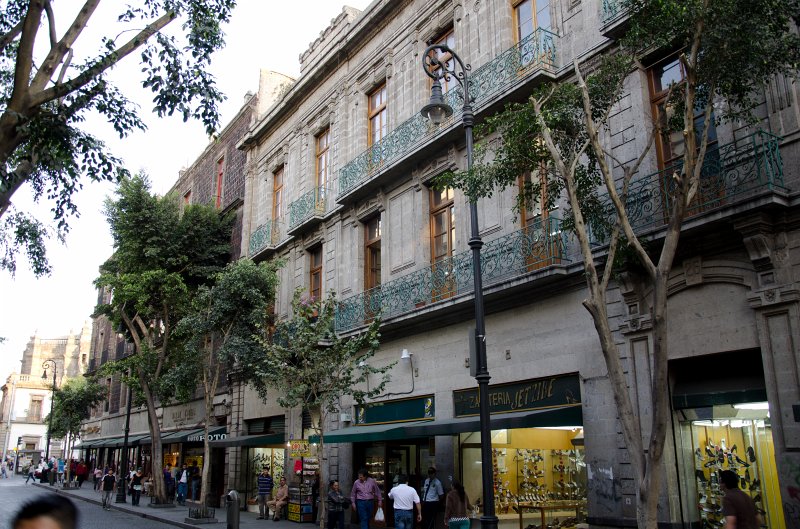 MexicoCity011011-0263.jpg - Walking East along República de Guatemala Street