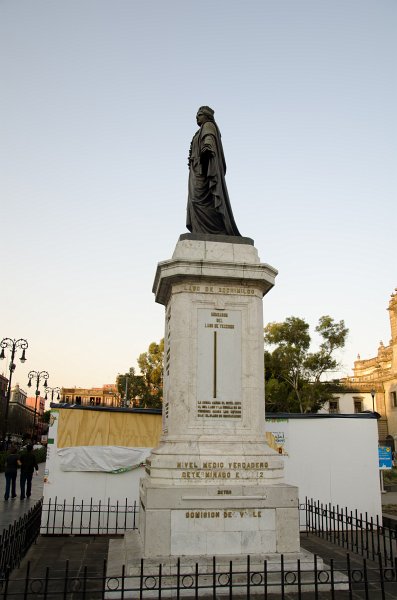 MexicoCity011011-0271.jpg - Monumento Enrico Martino Martínez