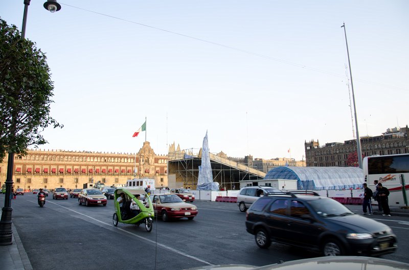 MexicoCity011011-0276.jpg - Zócalo square, view from North West Corner, looking South East