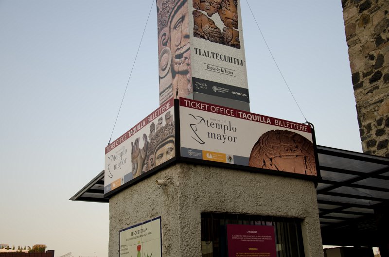 MexicoCity011011-0306.jpg - Templo Mayor Ticket Office