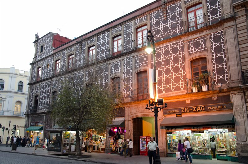 MexicoCity011011-0330.jpg - Building at Isabel la Catolica and 5 de mayo