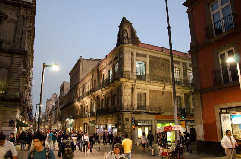 MexicoCity011011-0353.jpg - Avenida Francisco. I. Madero