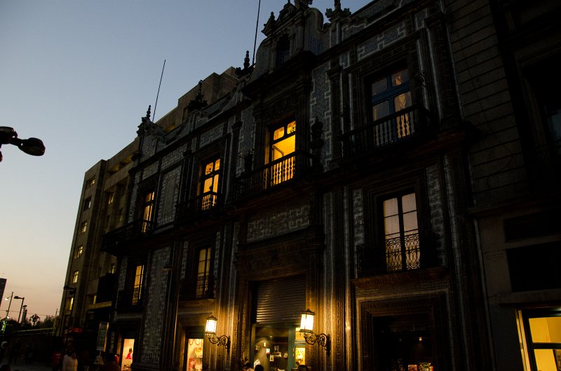 MexicoCity011011-0364.jpg - Casa de los Azulejos or House of Tiles