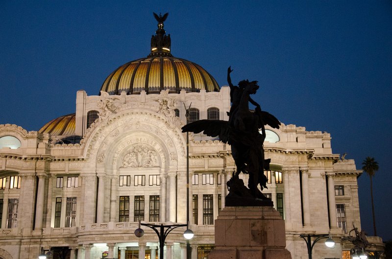 MexicoCity011011-0372.jpg - "Pegasos, Agustin Querol with Palacio de Bellas Artes, background