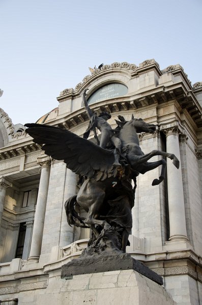 MexicoCity011011-0223.jpg - "Pegasos," Agustin Querol with Palacio de Bellas Artes, background