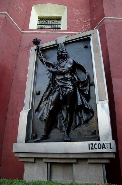 MexicoCity011011-0251.jpg - Museo del Ejercito / Army Museum: Izcóatl Aztec Leader