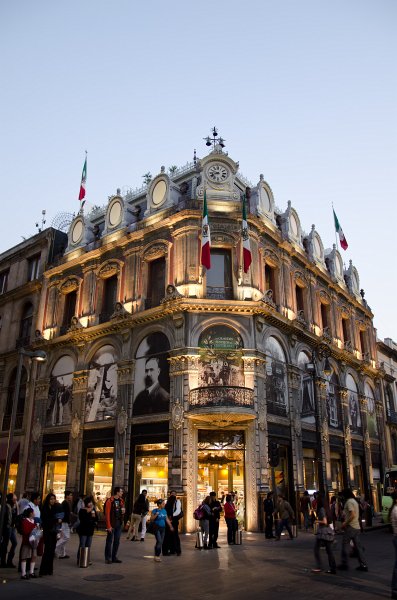 MexicoCity011011-0342.jpg - Museo del Estanquillo, Building at the corner of Francisco I. Madero / Isabel La Católica