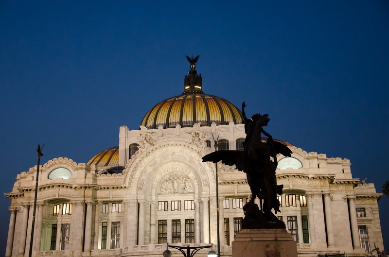 MexicoCity011011-0373.jpg - "Pegasos, Agustin Querol with Palacio de Bellas Artes, background