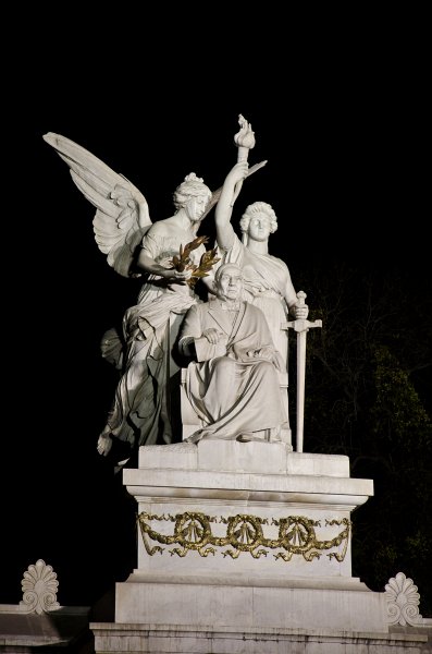 MexicoCity011011-0378.jpg - Statue of Benito Juárez with statues of Justice and Glory, sculpture by Lazzaroni and Zoccagno .