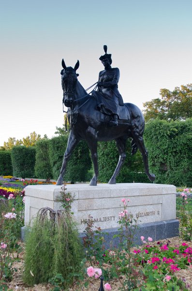 Regina081611-5136.jpg - Royal Equestrian Statue Queen Elizabeth II Regina Canada