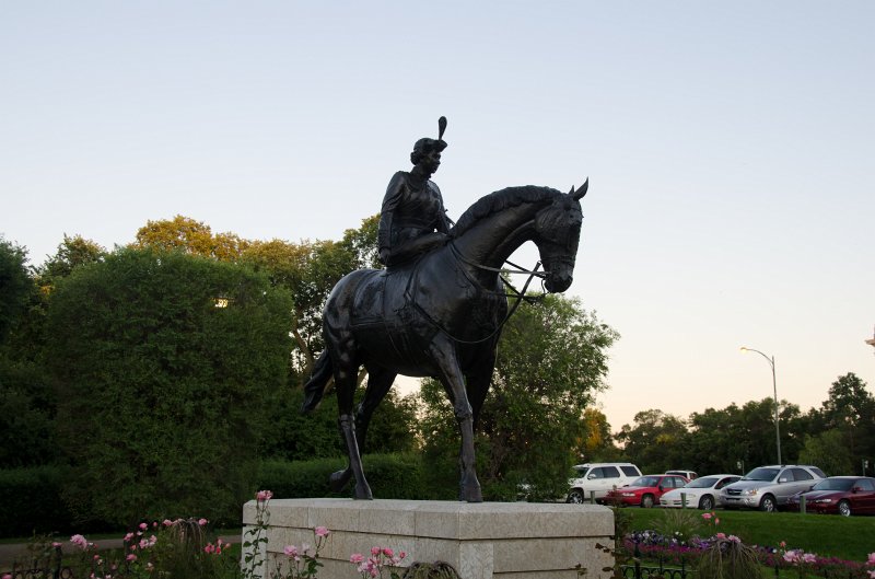 Regina081611-5144.jpg - Royal Equestrian Statue Queen Elizabeth II Regina Canada
