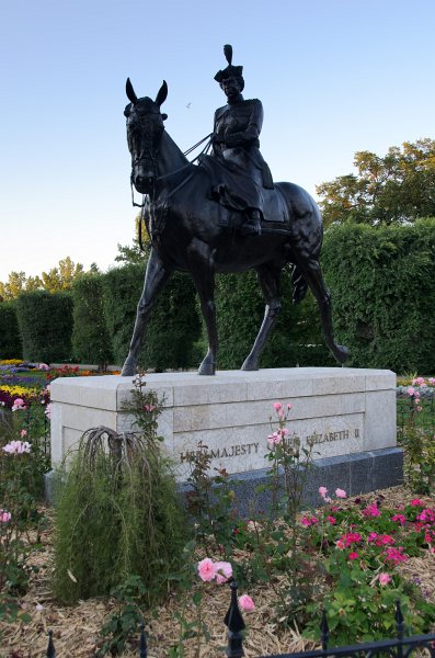 Regina081611-5137.jpg - Royal Equestrian Statue Queen Elizabeth II Regina Canada