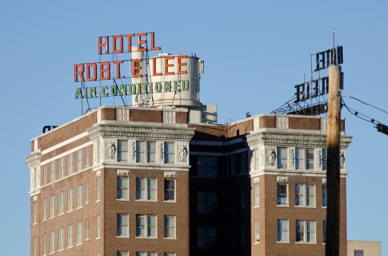 SanAntonio020711-0771.jpg - Robert E Lee Hotel