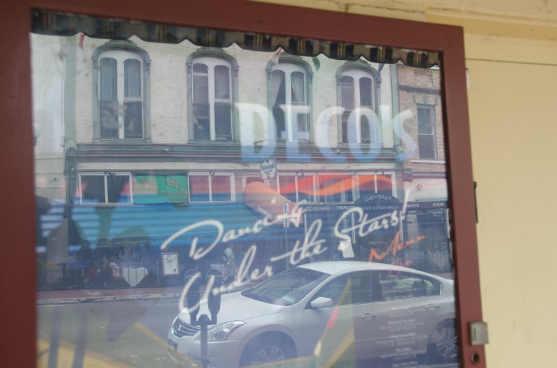 SanDiego062411-4138.jpg - Deco's - Dancing Under the Stars