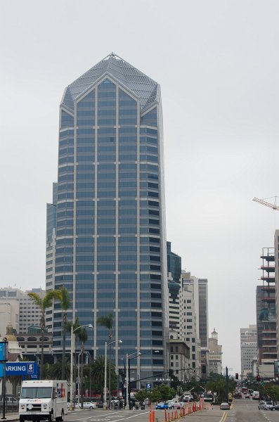 SanDiego062411-4051.jpg - One America Plaza / Philips Head Screwdriver building, view looking North along Broadway