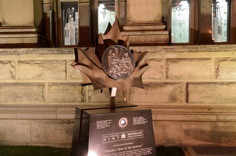 Toronto120611-7402.jpg - Hockey Hall of Fame: The Royal Canadian Mint's 1997 Silver Dollar commemorates the 25th Anniversary of the 1972 Canada/USSR Hockey Series