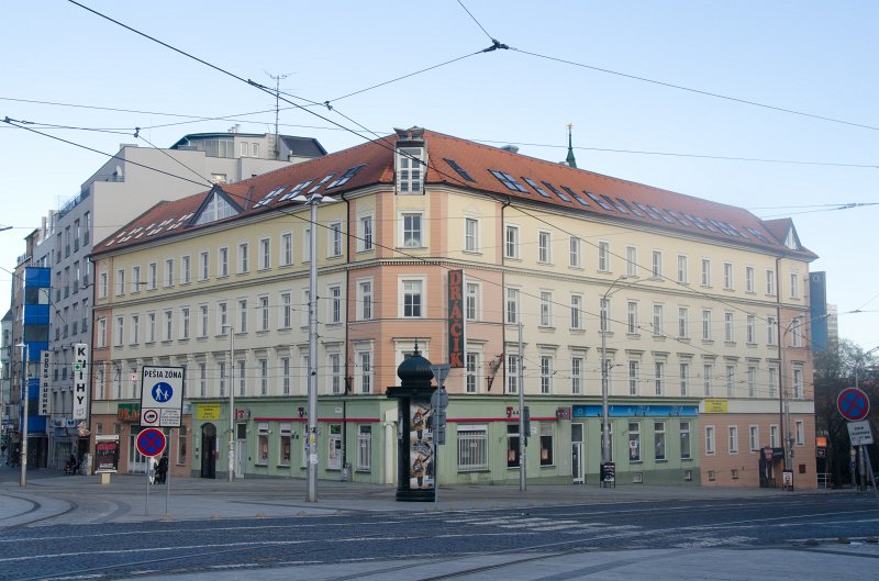 Bratislava012212-8385.jpg - Dráčik Building, Župné námestie  square